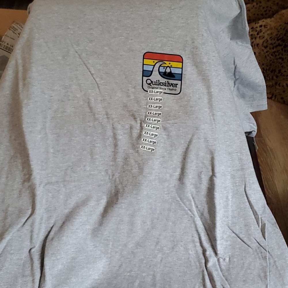 QUIKSILVER T SHIRT